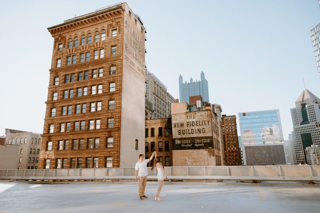 Pittsburgh engagement session in the fall with the city as the backdrop. Photography by Rock & Wander Photo Co.