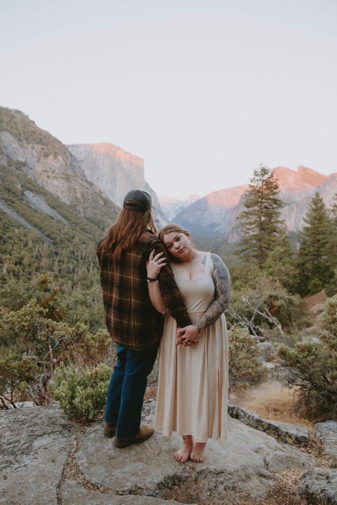 couple holding each other in front of tunnel view at yosemite taken by yosemite proposal photographer